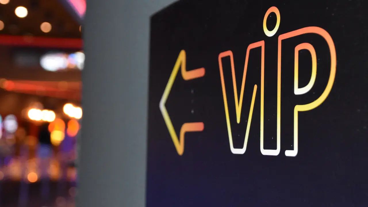 placa de entrada para uma área vip